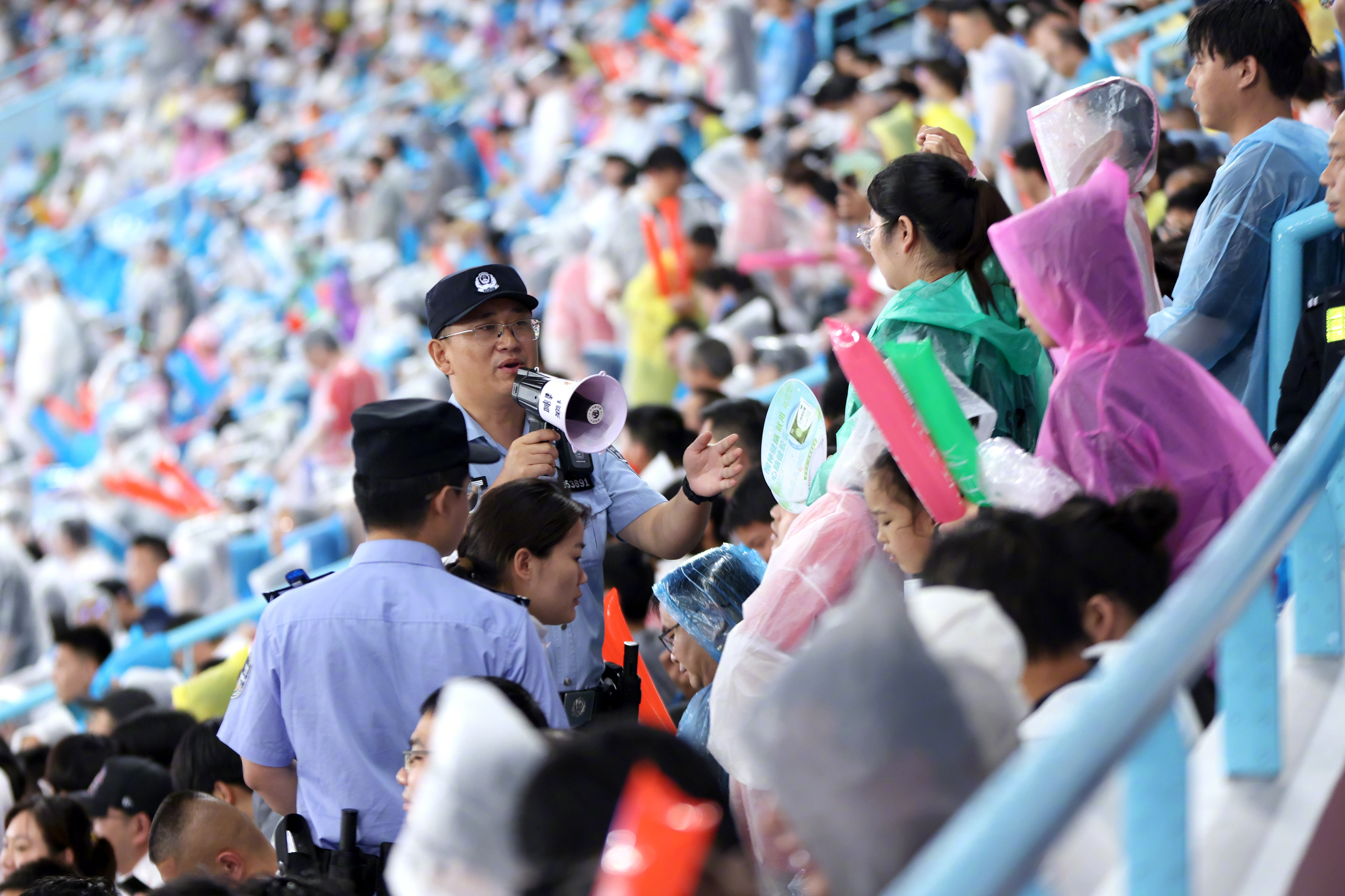 足球赛事安保升级,确保球员安全 足球赛事安保升级,确保球员安全