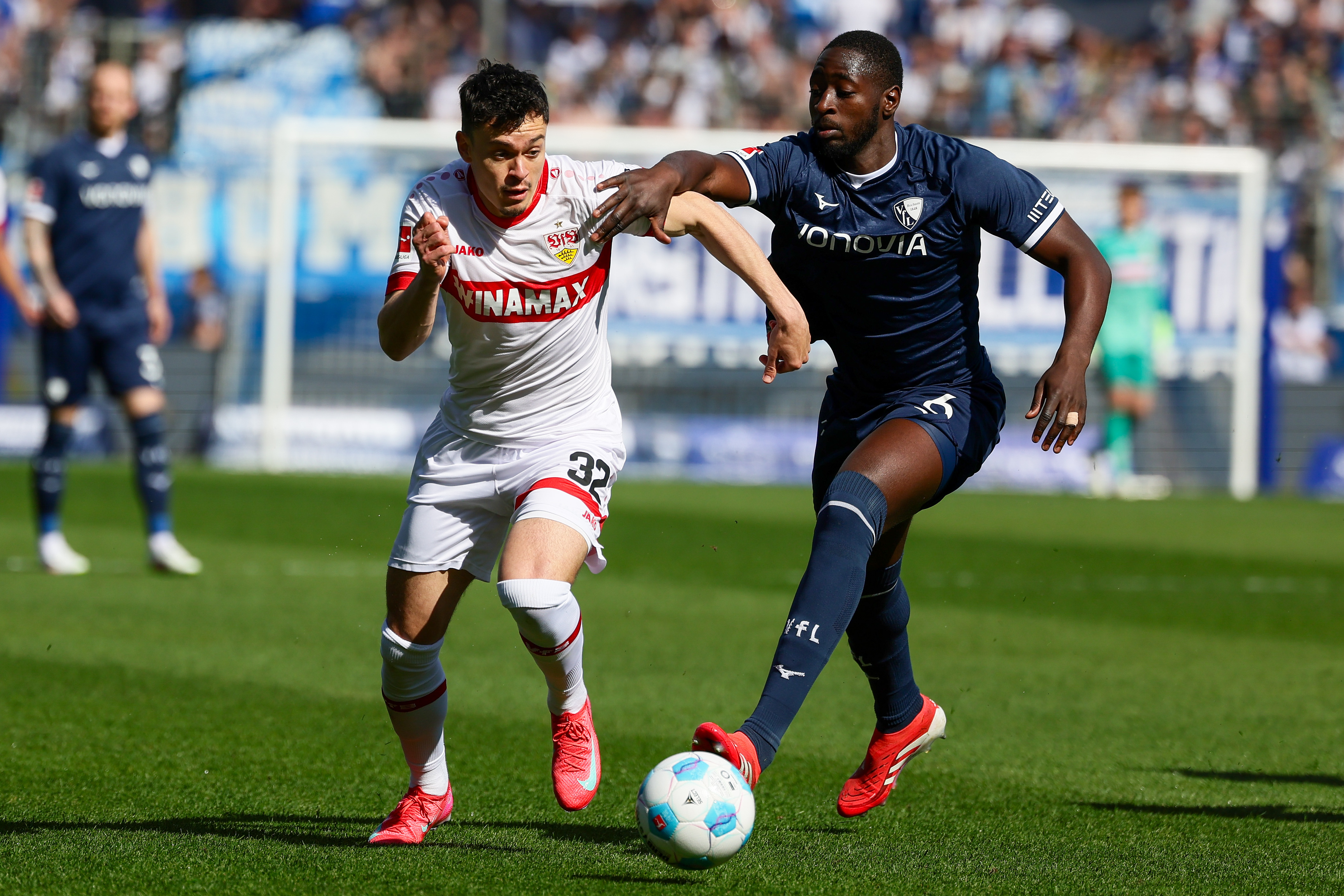 开云下载-斯图加特不敌对手，中场踢踢过火