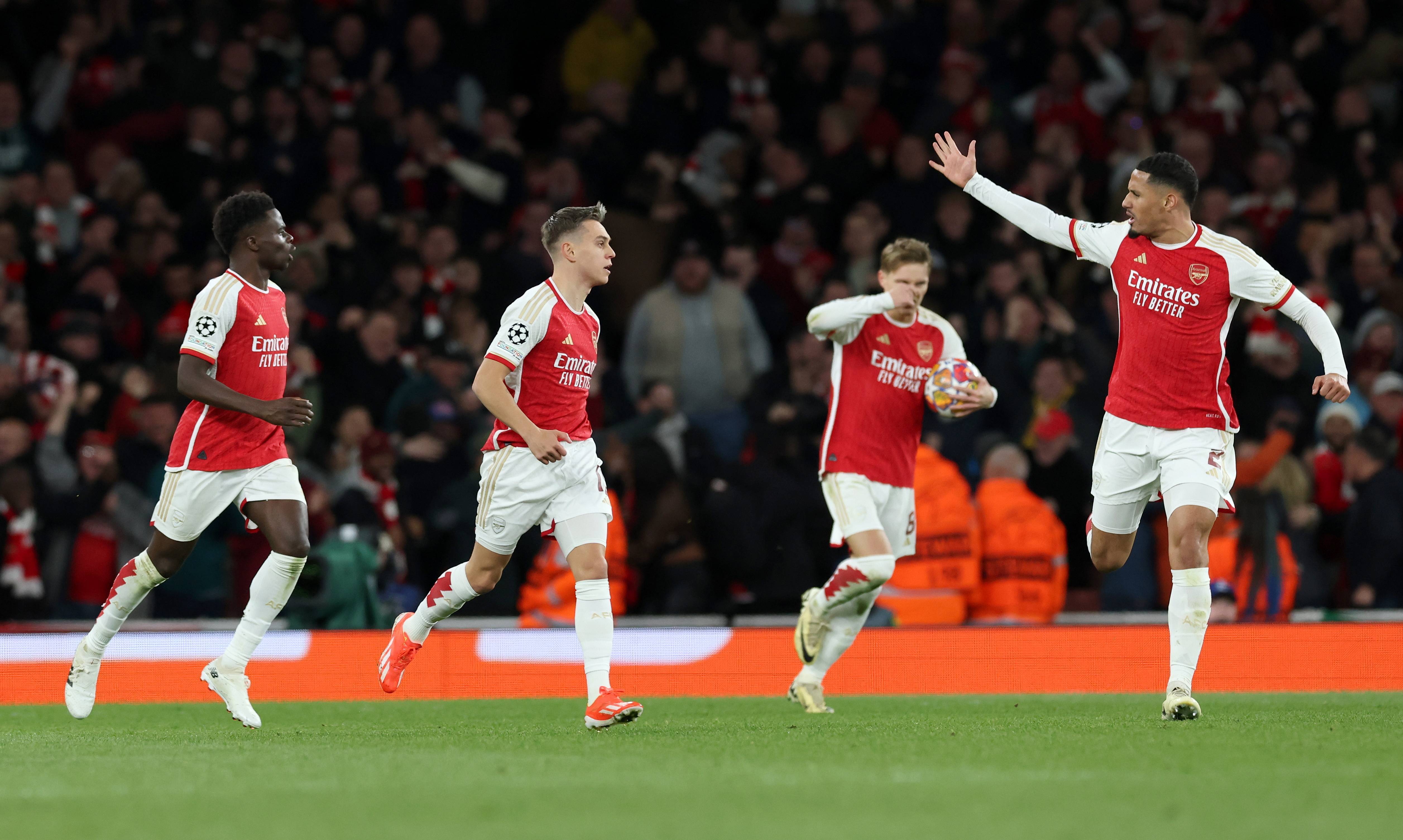 包含落后两球的利兹联逆袭，战成平局的词条