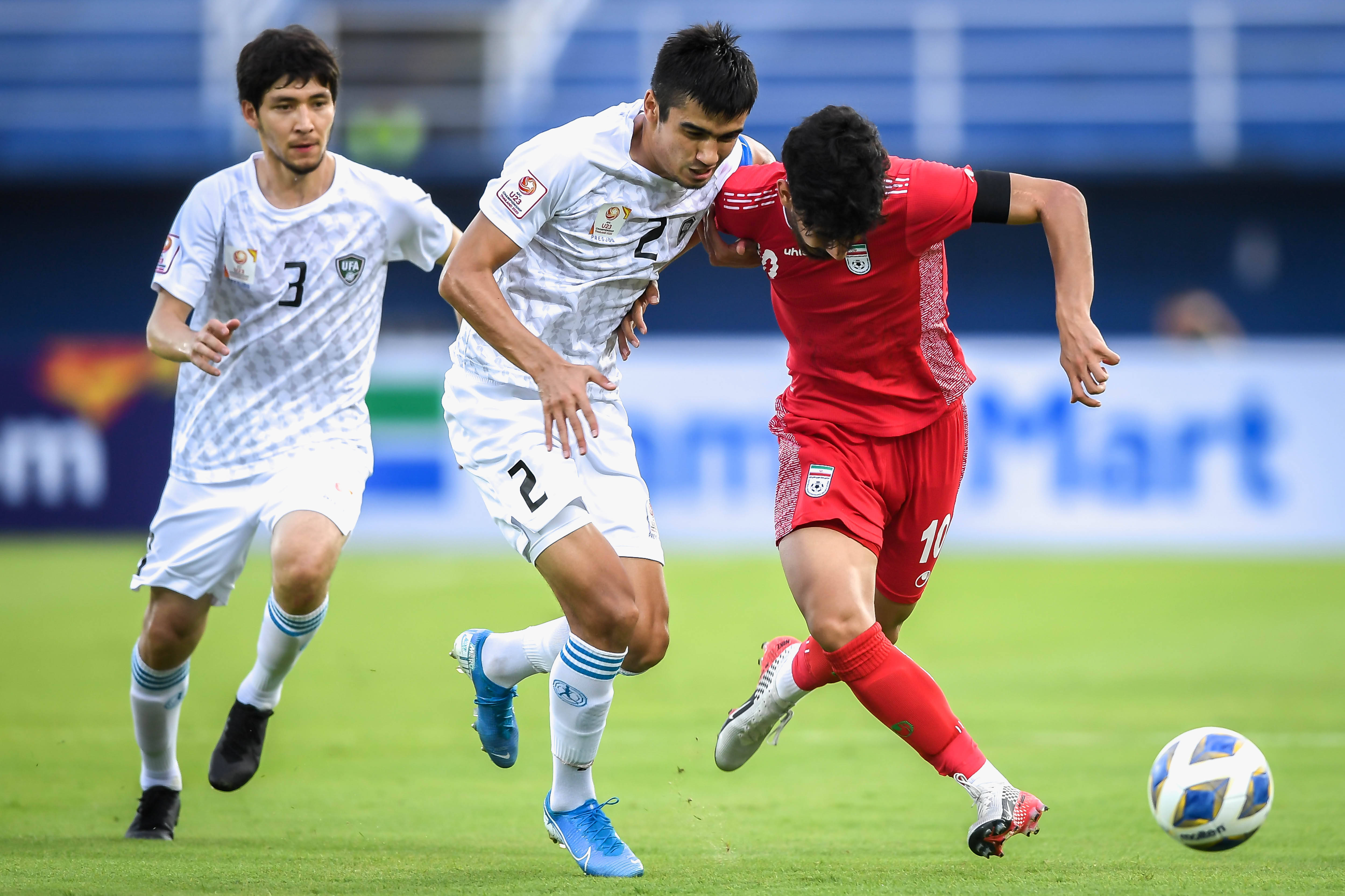 西亚球队面对中亚球队的激烈对抗 西亚球队面对中亚球队的激烈对抗