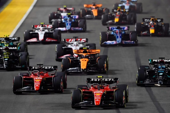 梅赛德斯完胜索伯车队，皮亚斯特里关键制胜