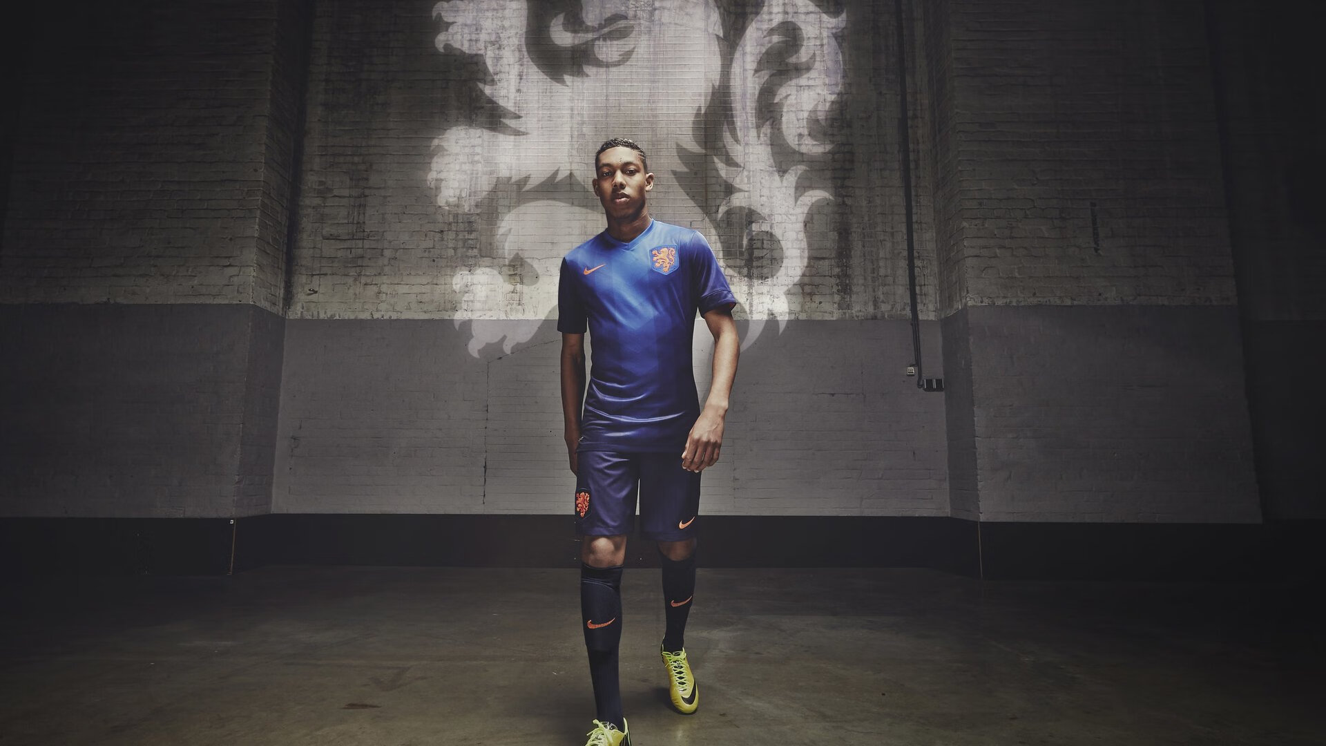 开云体育中国-当蓝鹰遭遇北欧铁壁，马丁内利如何诠释现代足球的破冰艺术