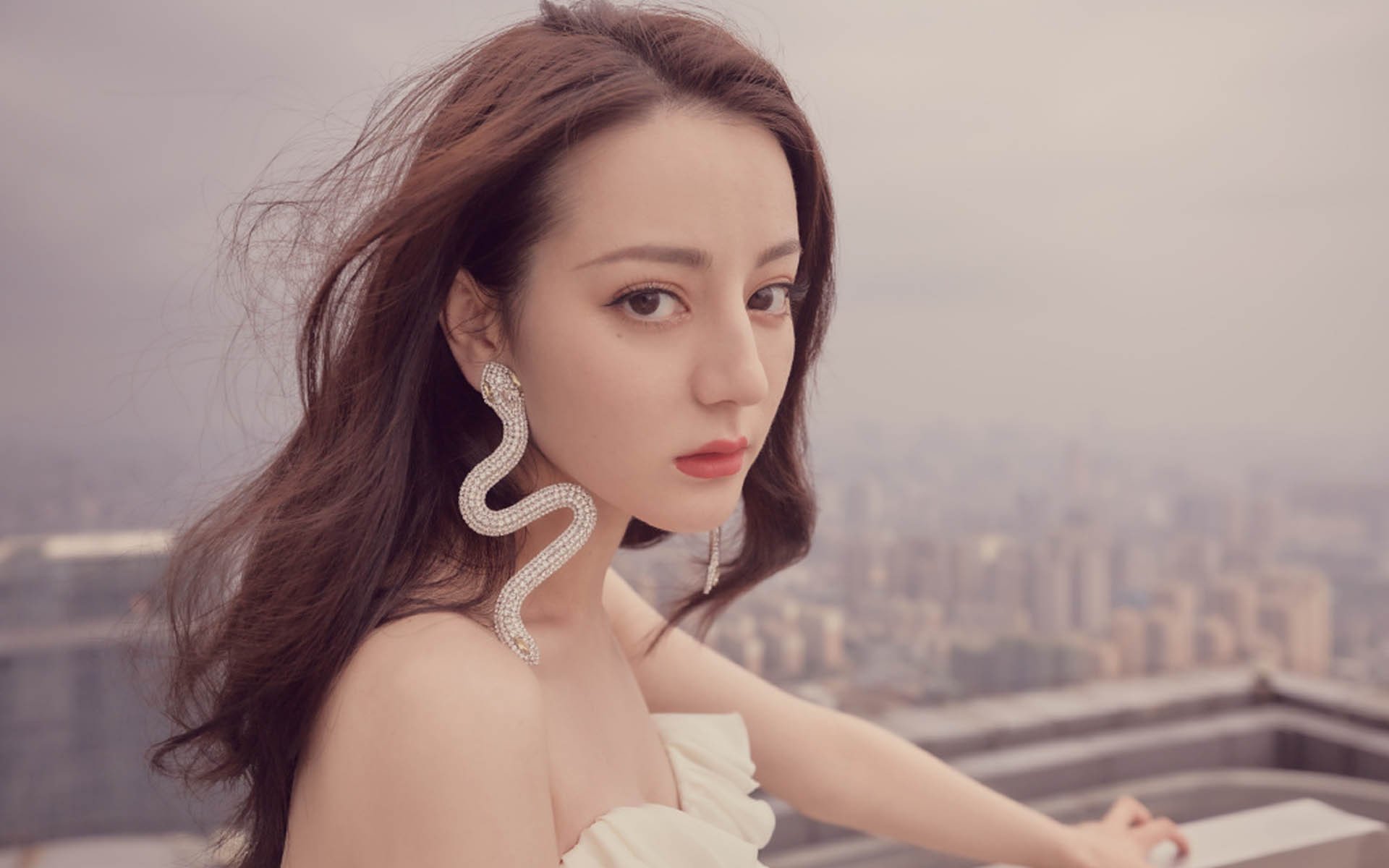 开云平台-诺坎普神灯如何照亮德甲争冠夜，加维稳定输出不掉线的秘密